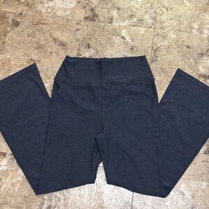 Kirkland - Women’s high-waisted flare leg Yoga Pants - size XL